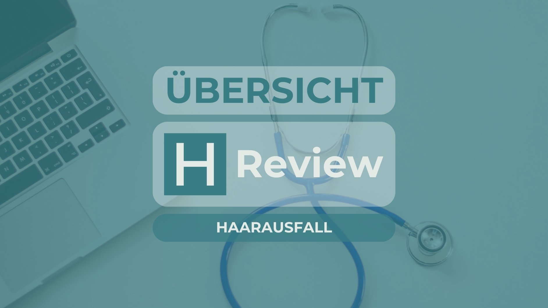 Haarausfall Anbieter: Laptop und Stethoskop als Zeichen für Telemedizin als Hintergrund; davor HealthHeld Logo mit Review Badge und jeweils darüber und darunter die Schlagwörter Übersicht und Haarausfall