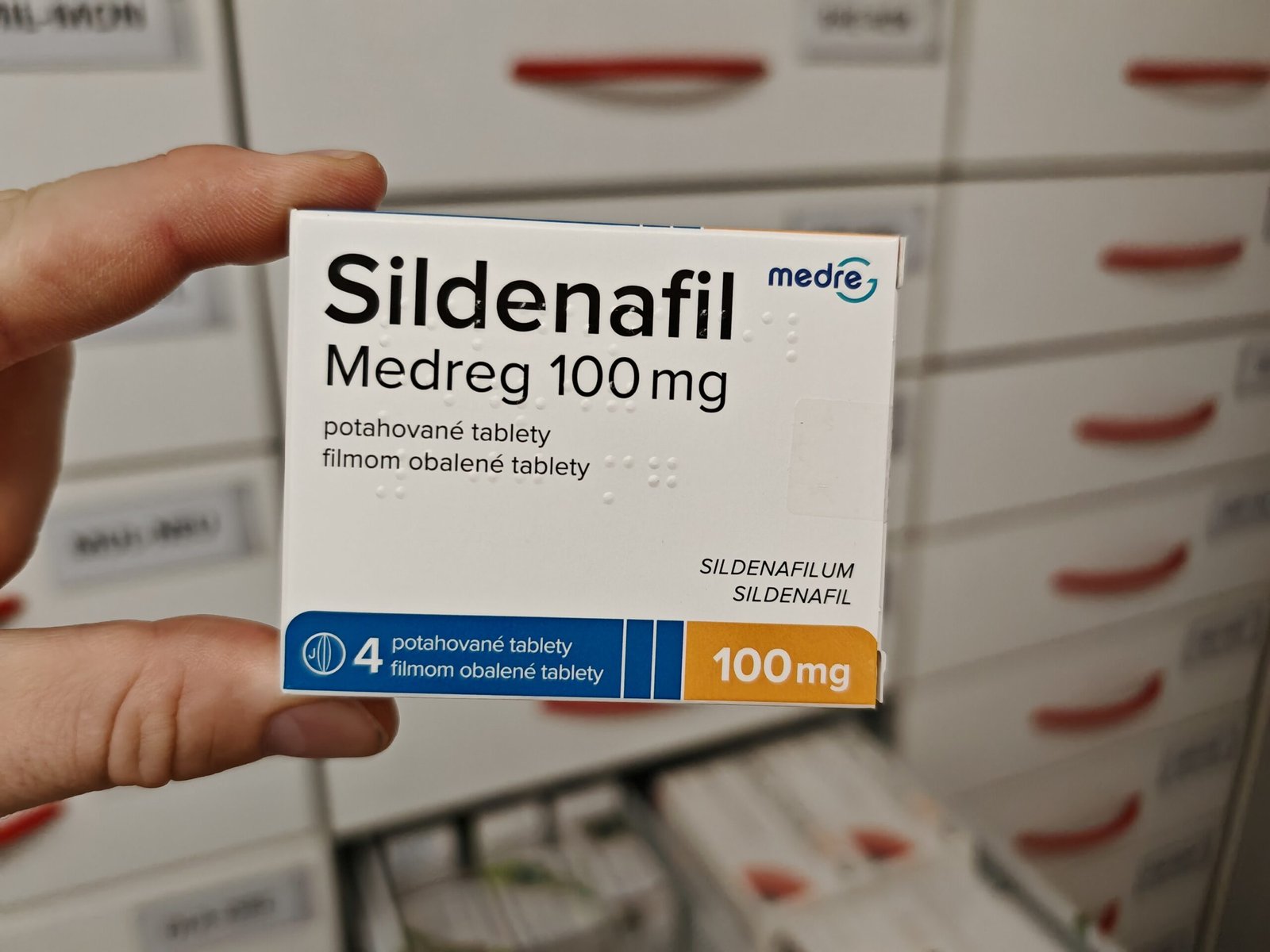 Verpackung des Arzneimittels Sildenafil Medreg 100 mg, einem PDE-5-Hemmer zur Behandlung von Erektionsstörungen